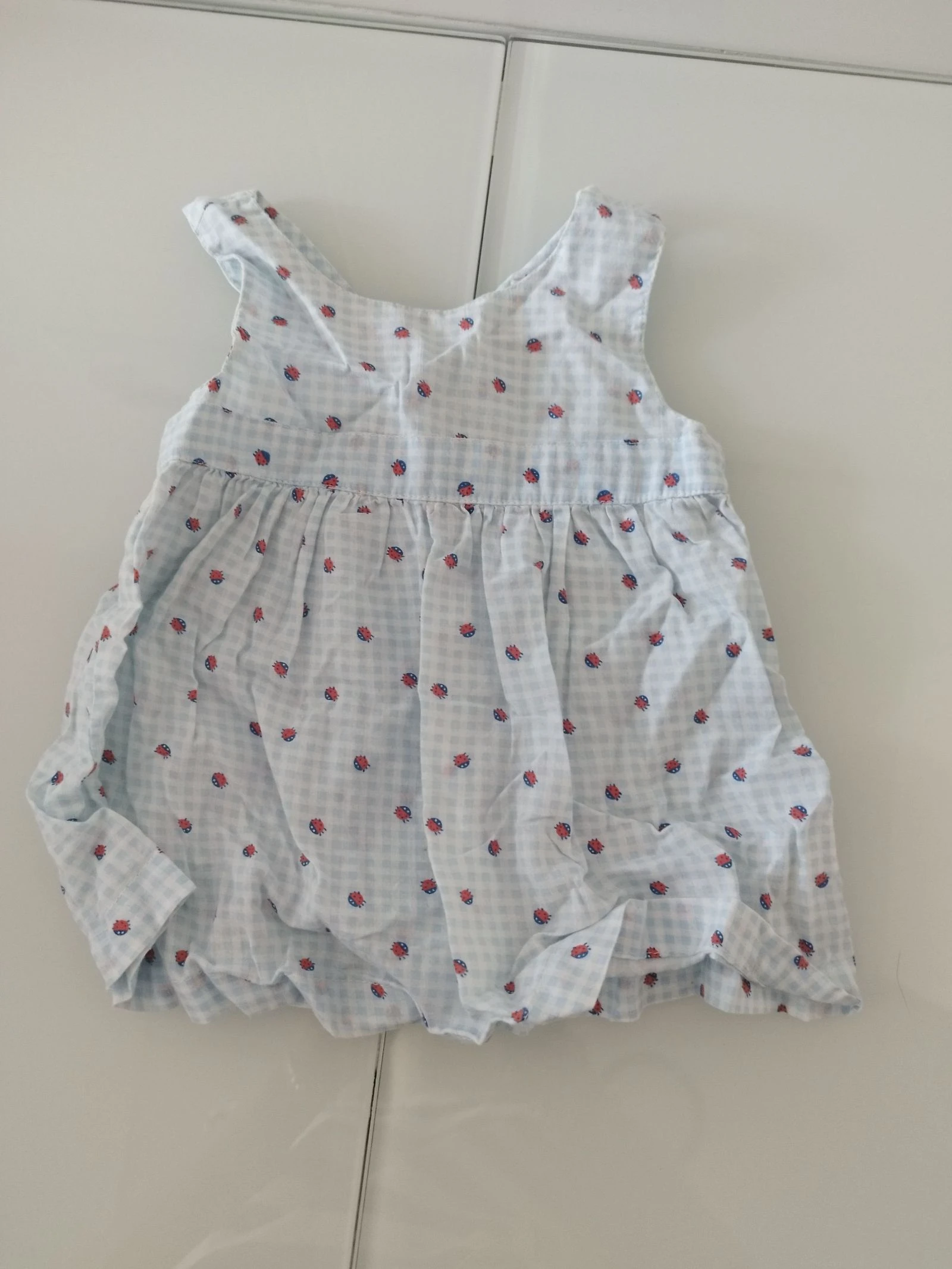 Vestido de verano bebe azul con mariquitas rojas 9 meses